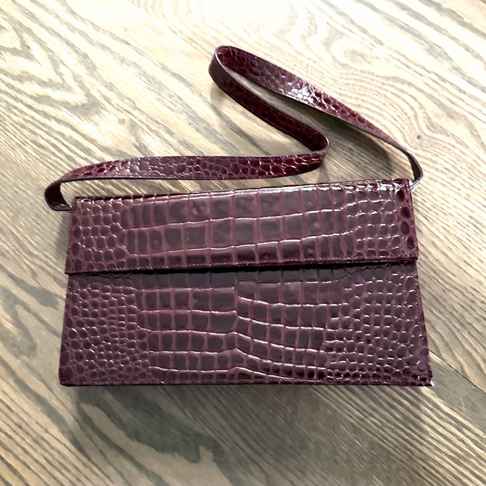 Elegant Crocodile-Embossed Burgundy Clutch